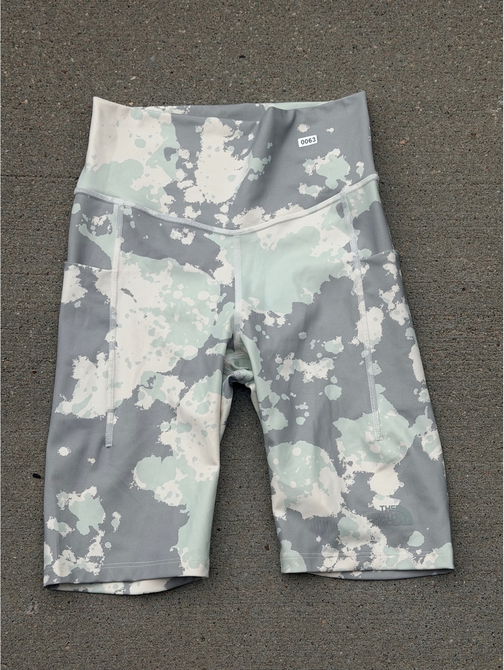 The North Face Women's Medium Athletic Bike Shorts in Gray and White Camouflage